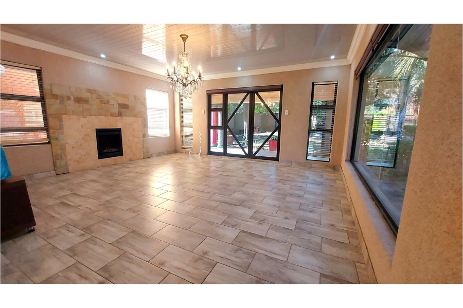 5 Bedroom Property for Sale in Meerhof North West